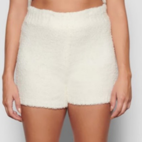 NWT SKIMS Bone White Cozy Knit Bouclé Teddy Shorts Size 4X/5X - Picture 1 of 8